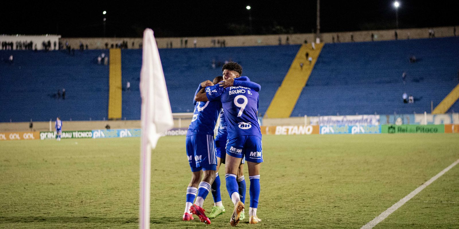 Fim de semana de clássicos e gols nos campeonatos estaduais